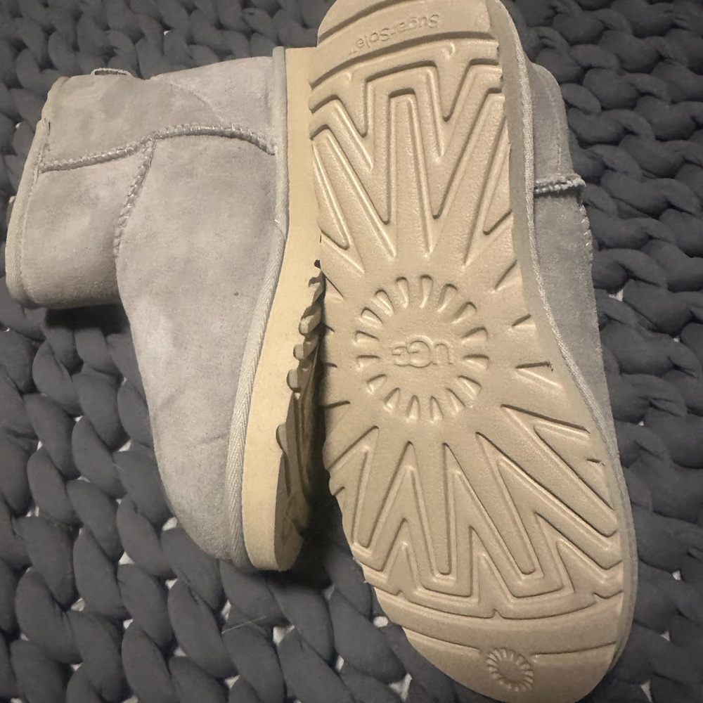Brand new. Uggs